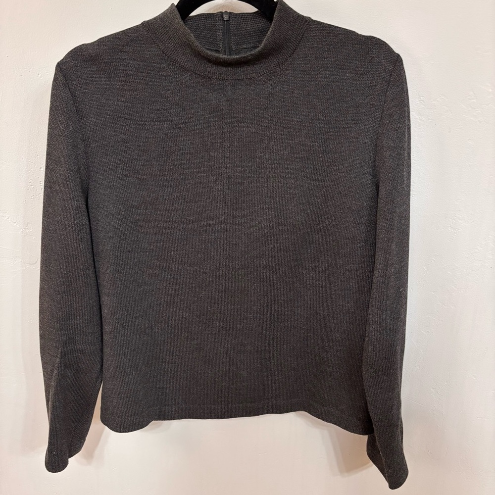 St. John Platinum Charcoal Mock Neck Knit Sweater Sz Medium EUC